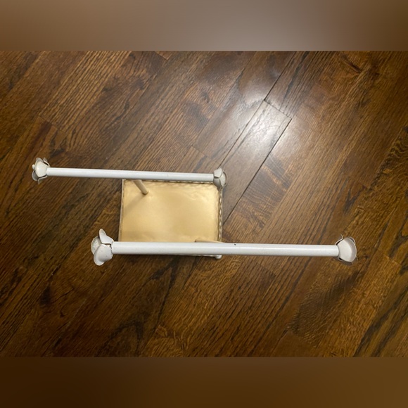 Silver Jewelry Stand with Yellow Base - Picture 9 of 11